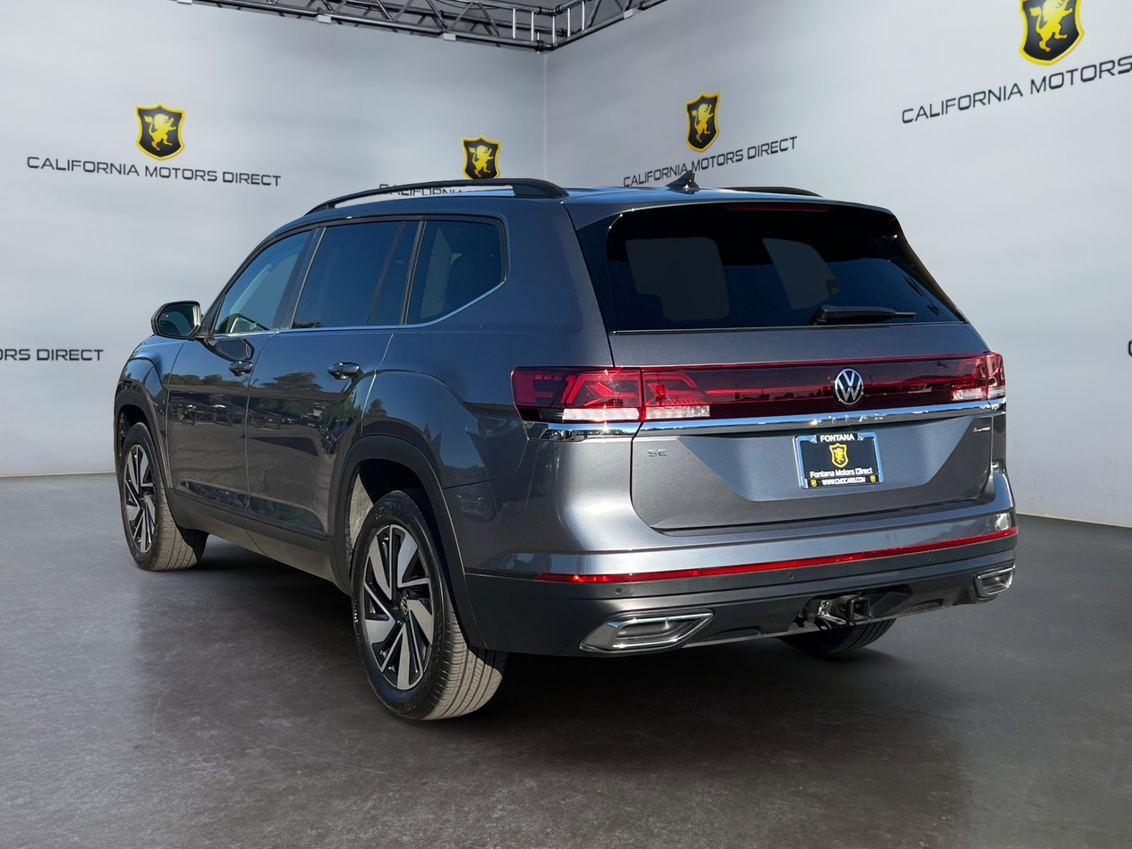 Used 2025 Volkswagen Atlas SE image 3