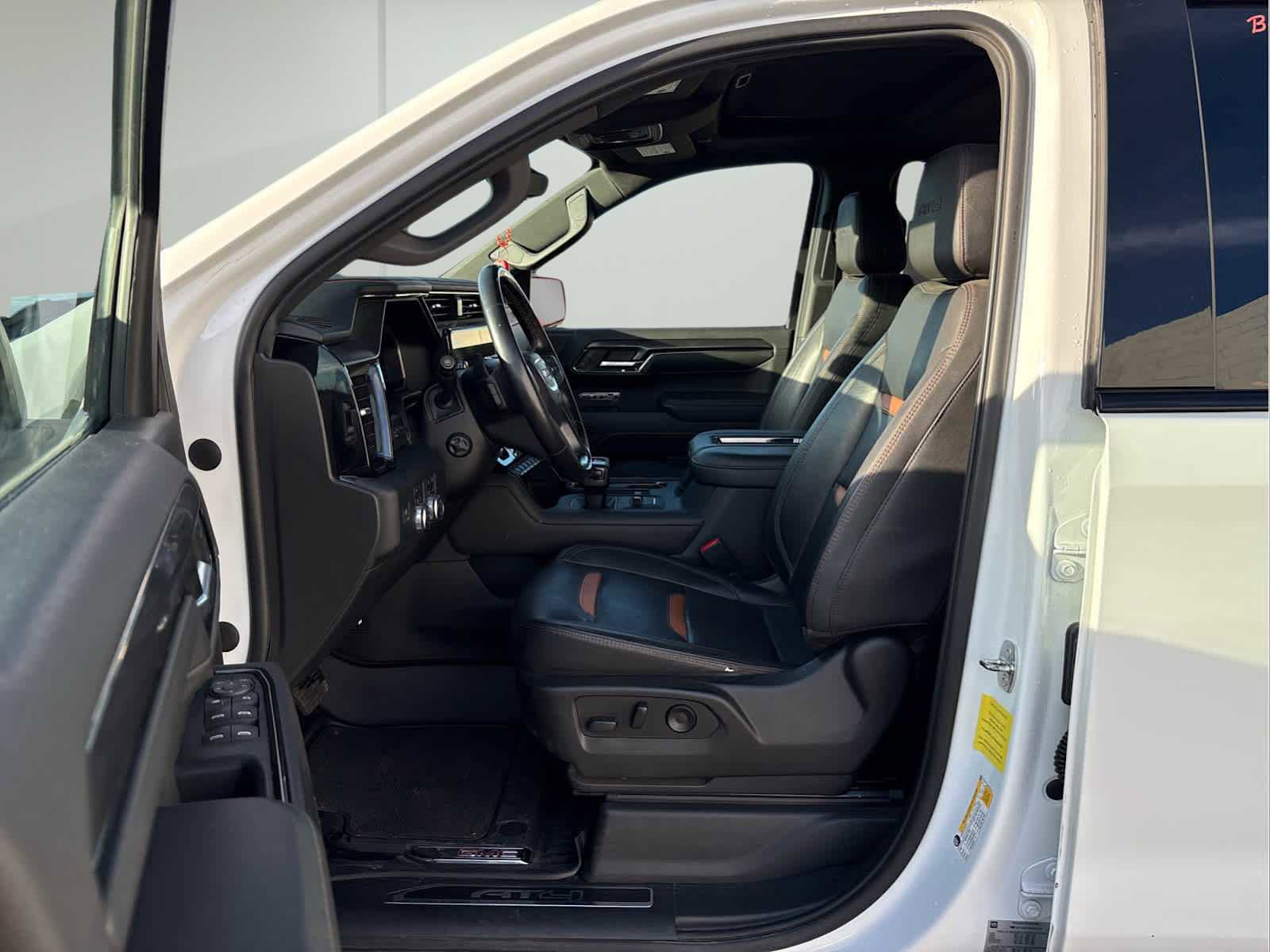 Used 2022 GMC Sierra 1500 AT4 w/ AT4 Premium Package image 10