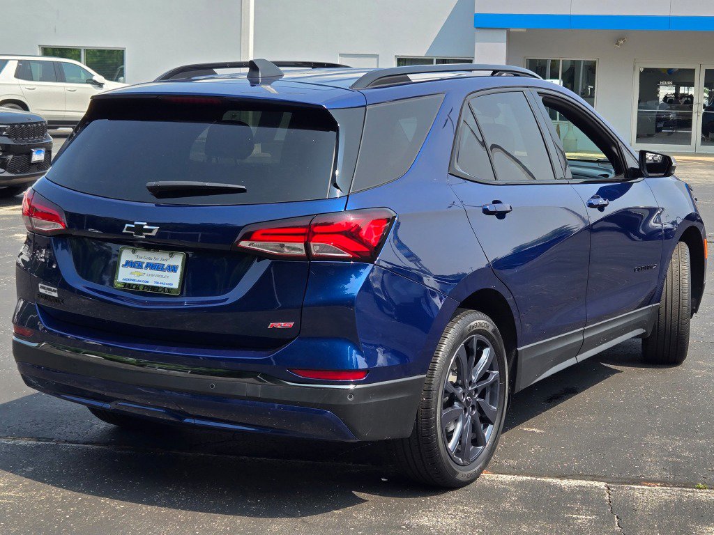 Used 2022 Chevrolet Equinox RS w/ Infotainment Package image 11