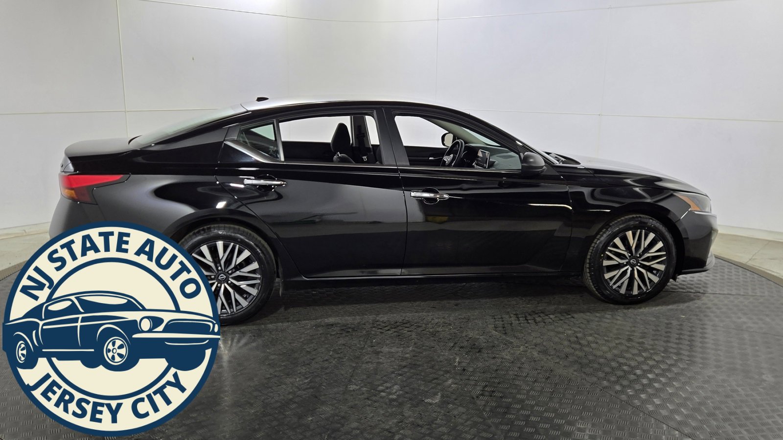 Used 2024 Nissan Altima 2.5 SV image 8