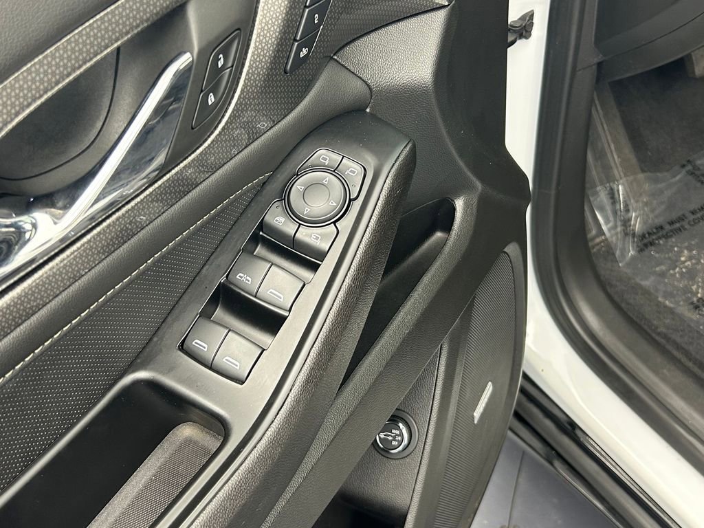 Used 2023 Chevrolet Traverse Premier w/ Redline Edition image 13