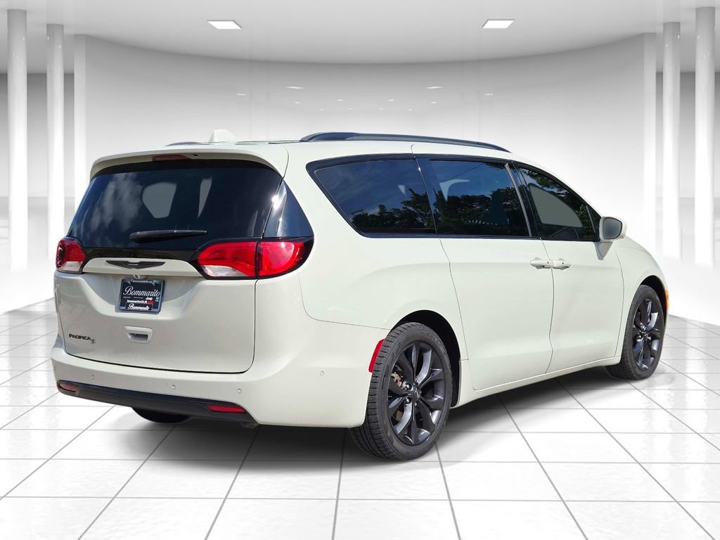 Used 2019 Chrysler Pacifica Touring-L Plus w/ Advanced Safetytec Group FWD image 3