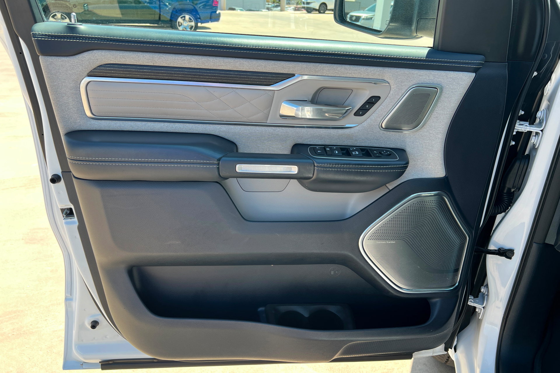 Used 2022 RAM 1500 Limited AWD/4WD image 15
