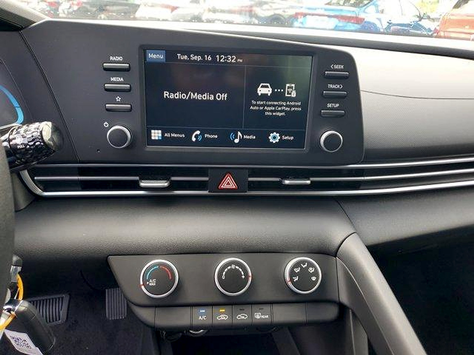 New 2025 Hyundai Elantra SE FWD image 8