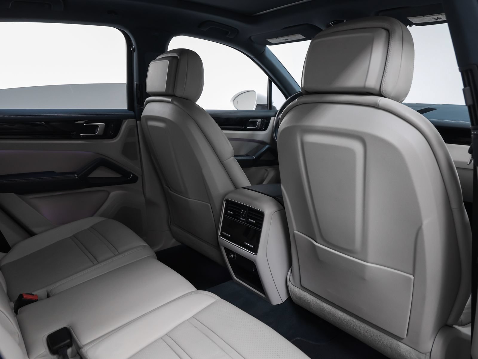 Used 2023 Porsche Cayenne AWD/4WD image 25