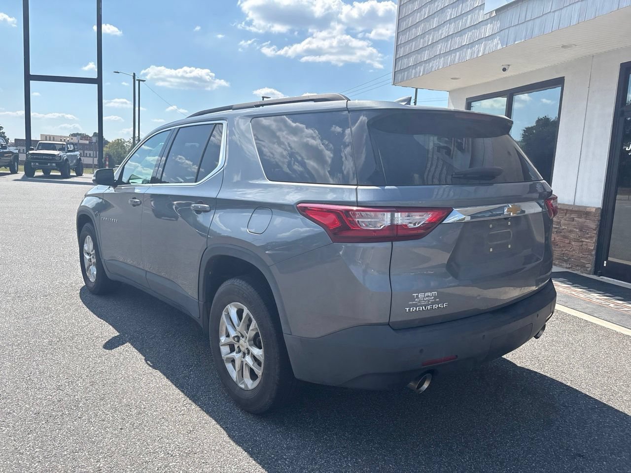 Used 2021 Chevrolet Traverse LT FWD image 6