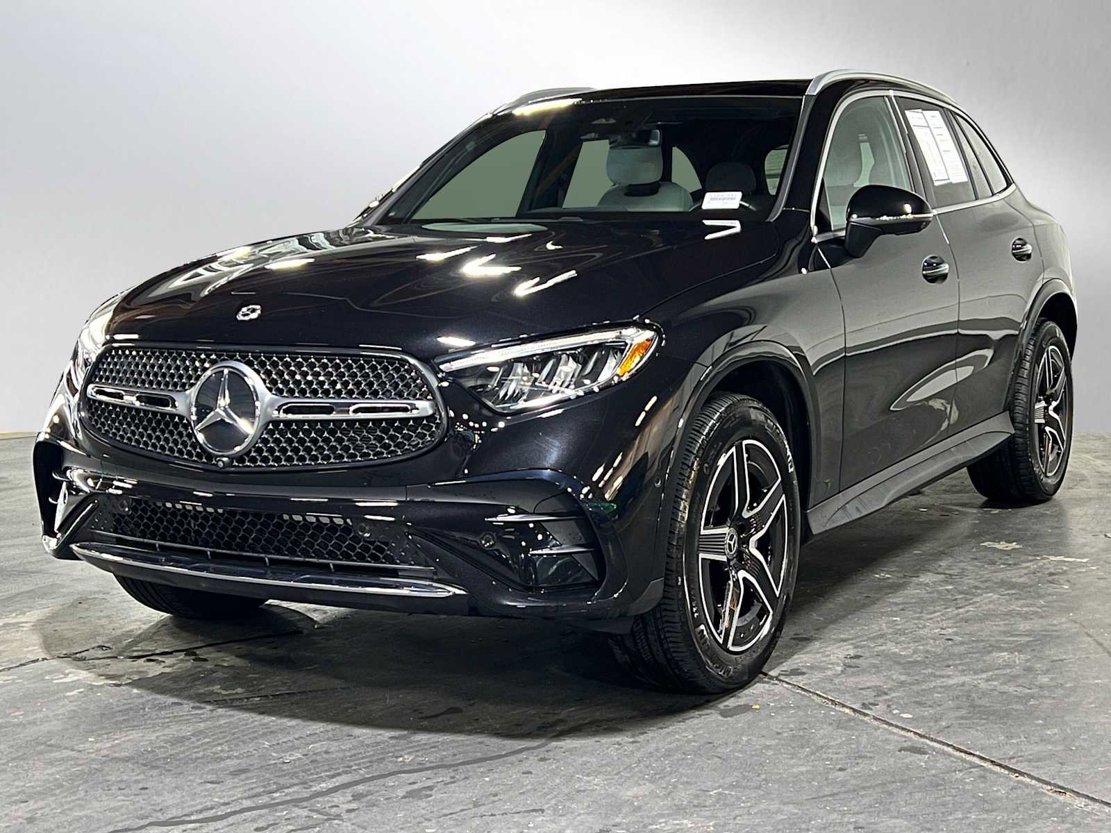 Used 2024 Mercedes-Benz GLC 300 4MATIC image 7