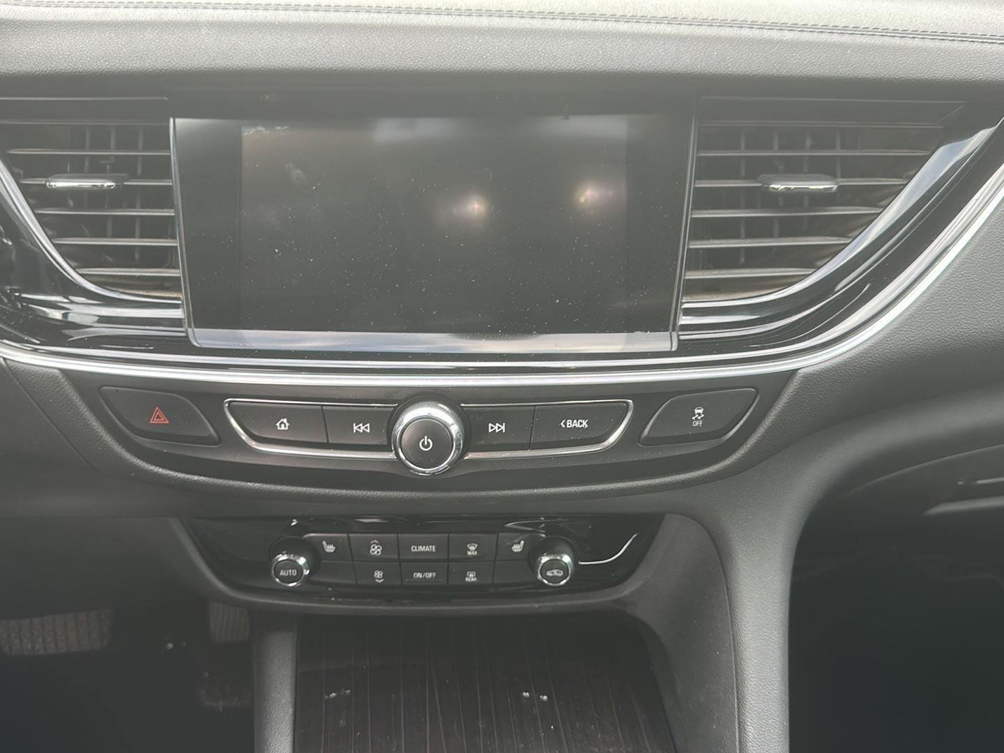 Used 2018 Buick Regal Essence FWD image 11
