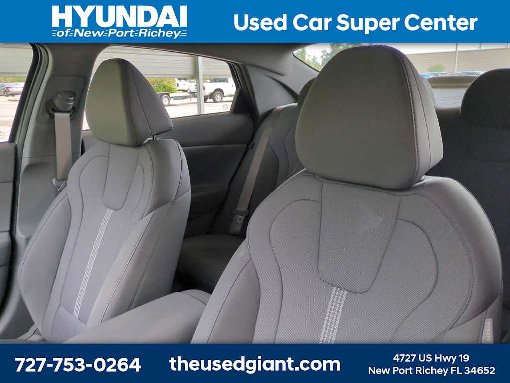 Used 2025 Hyundai Elantra SE FWD image 7