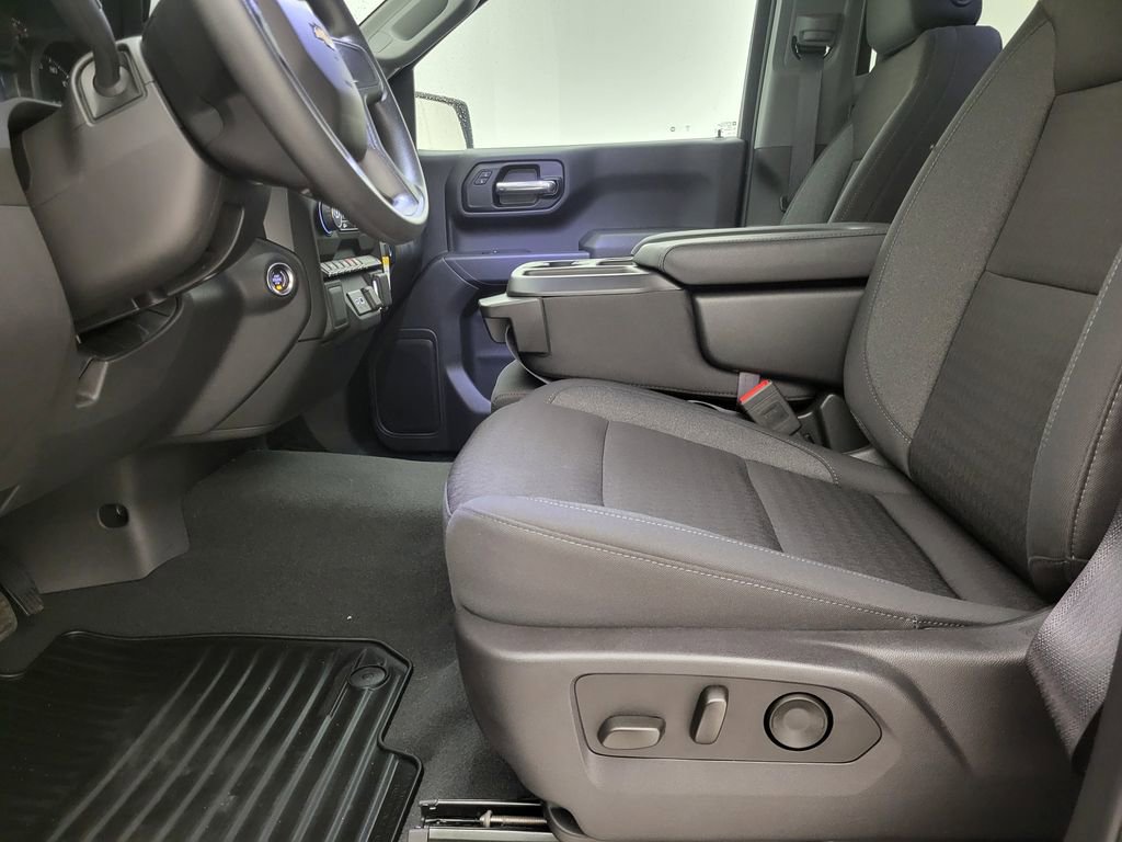 New 2025 Chevrolet Silverado 1500 Custom image 3