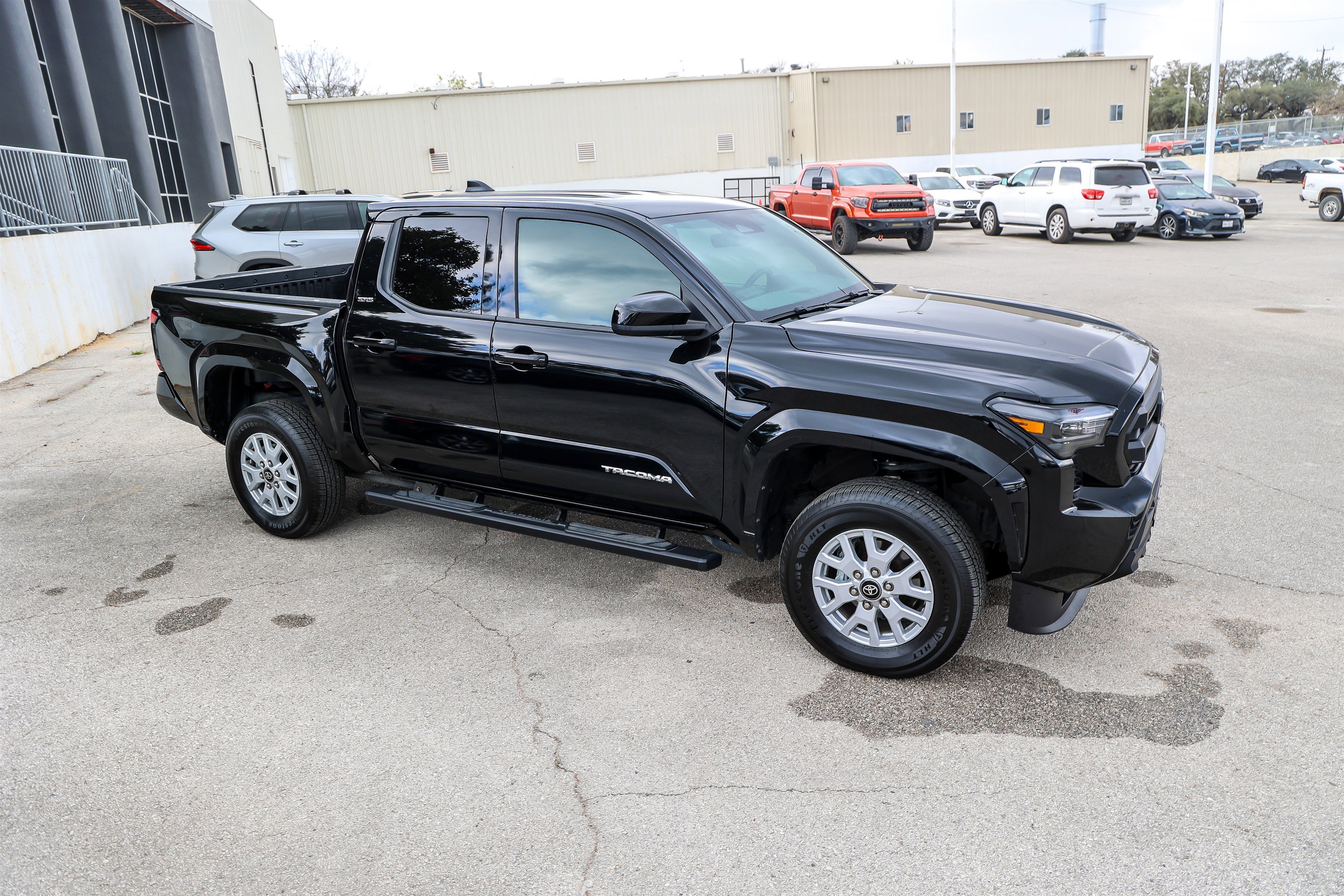 Certified 2025 Toyota Tacoma SR5 w/ SR5 Upgrade Package AWD/4WD image 7