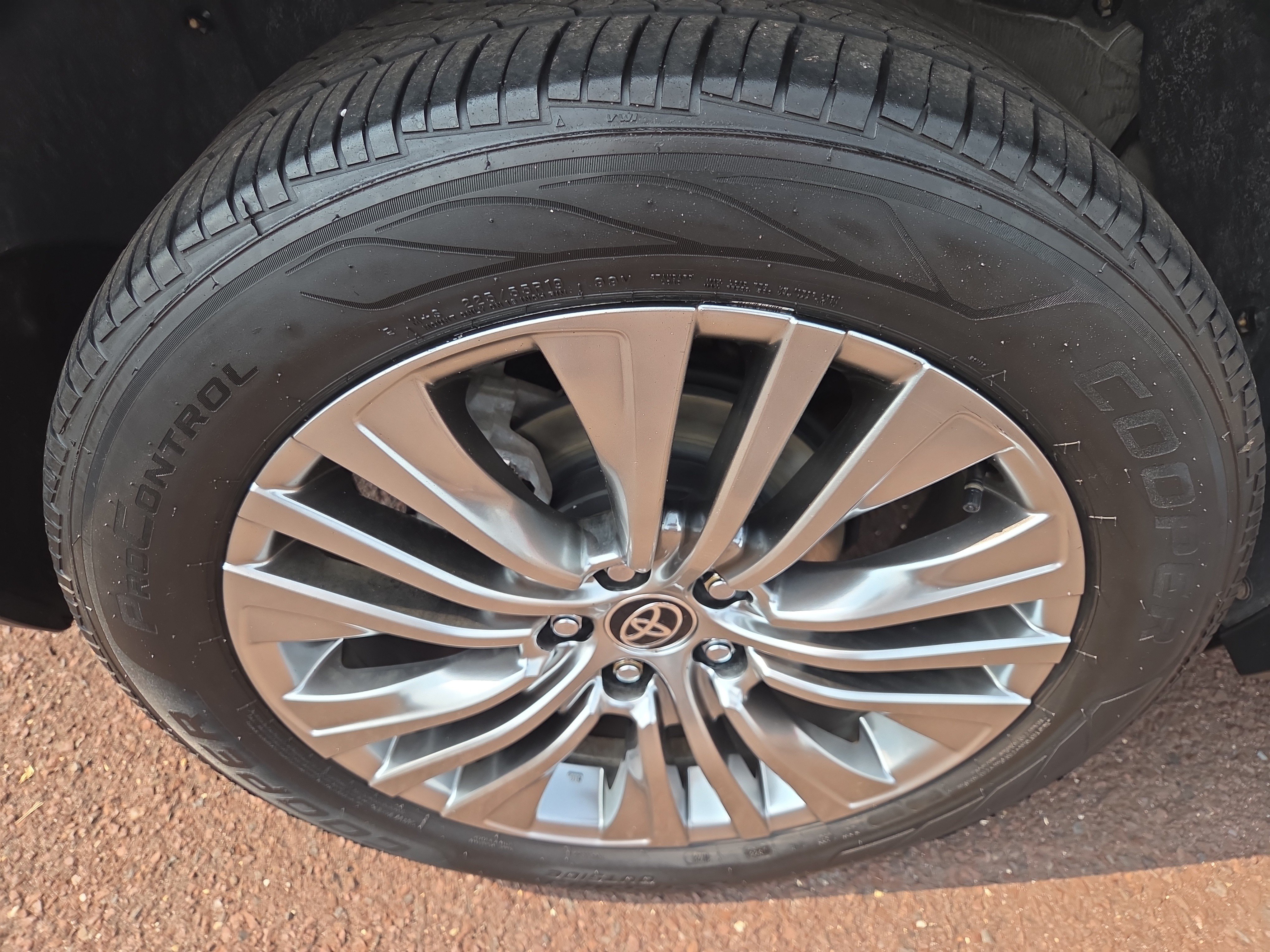 Certified 2022 Toyota Venza XLE AWD/4WD image 10
