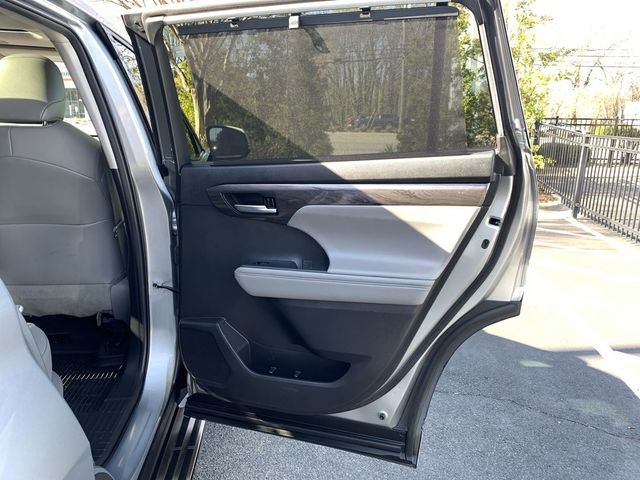 Used 2023 Toyota Highlander Limited image 11