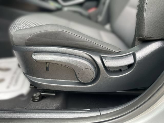Used 2025 Kia Soul LX w/ LX Technology Package FWD image 16