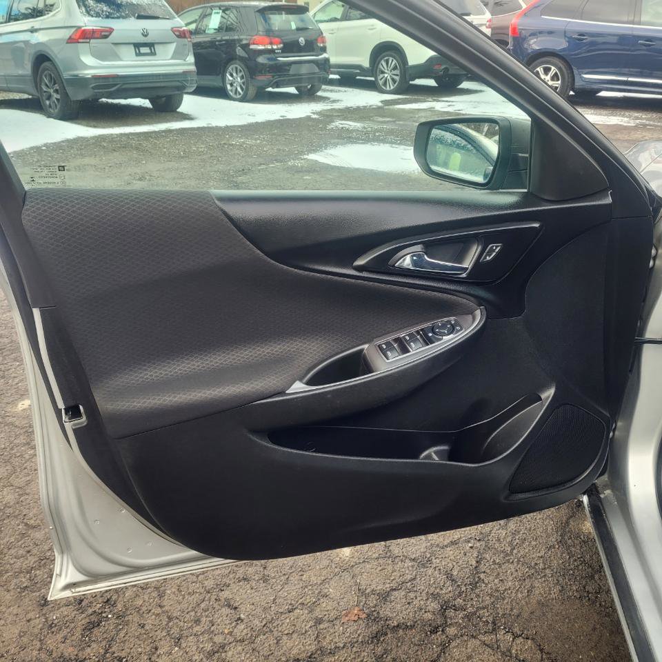 Used 2020 Chevrolet Malibu LS image 9