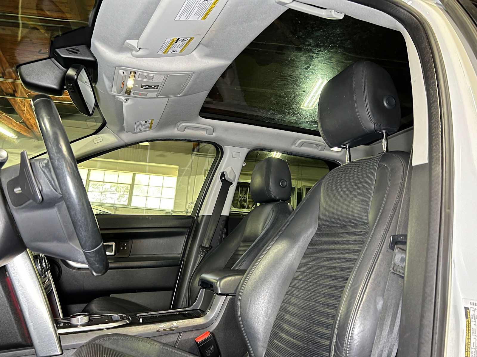 Used 2015 Land Rover Discovery Sport HSE Luxury AWD/4WD image 25