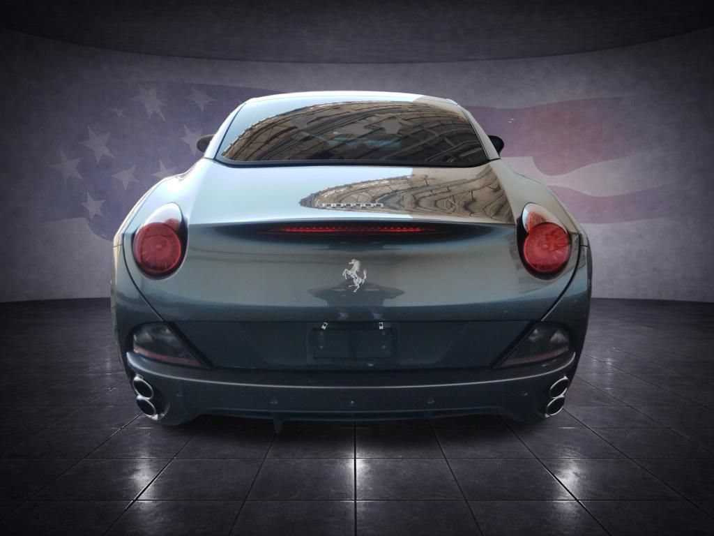 Used 2014 Ferrari California RWD image 4