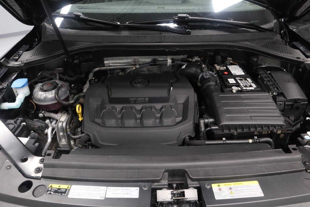 Used 2022 Volkswagen Tiguan SE w/ Panoramic Sunroof Package AWD/4WD image 16