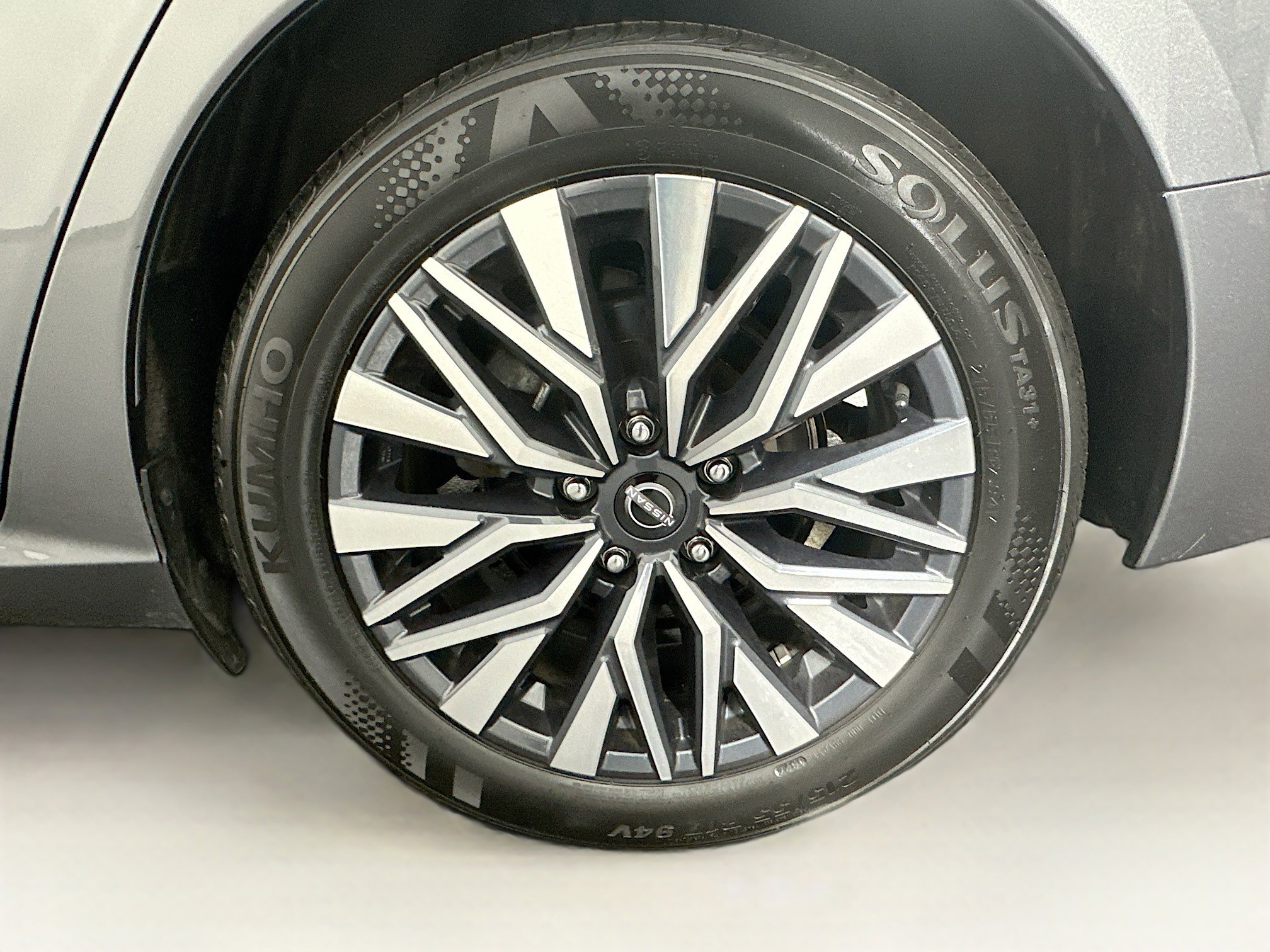 Used 2025 Nissan Altima 2.5 SV FWD image 11