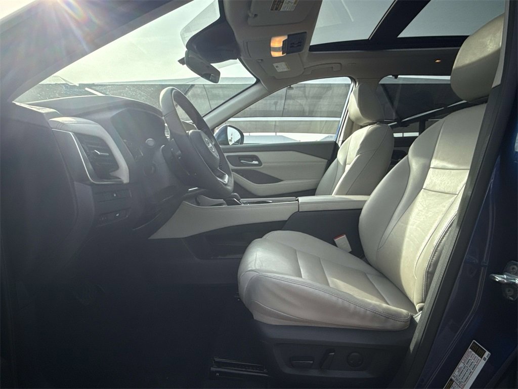 Used 2022 Nissan Rogue SL w/ SL Premium Package image 10