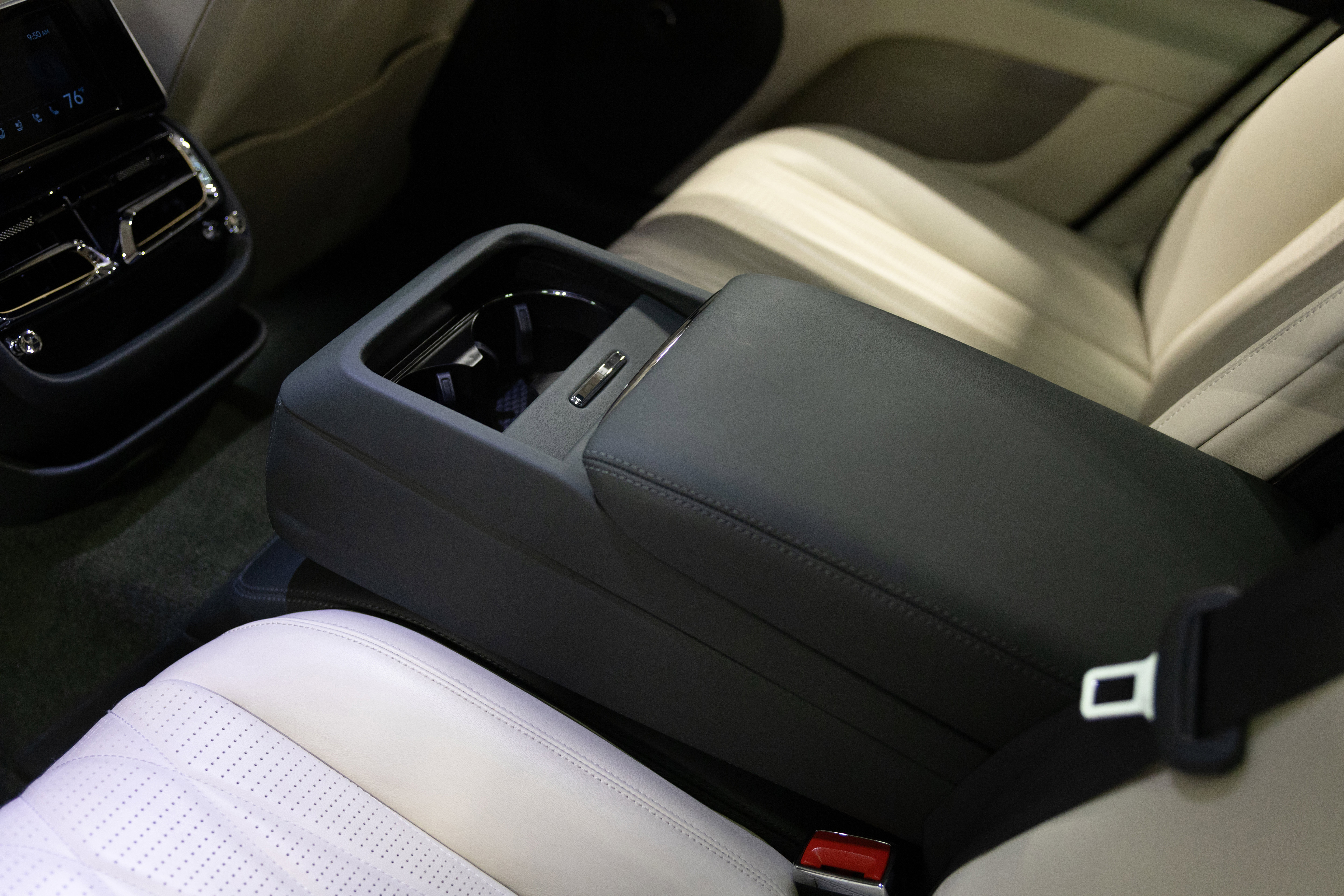 Used 2023 Bentley Flying Spur Plug-In Hybrid AWD/4WD image 34