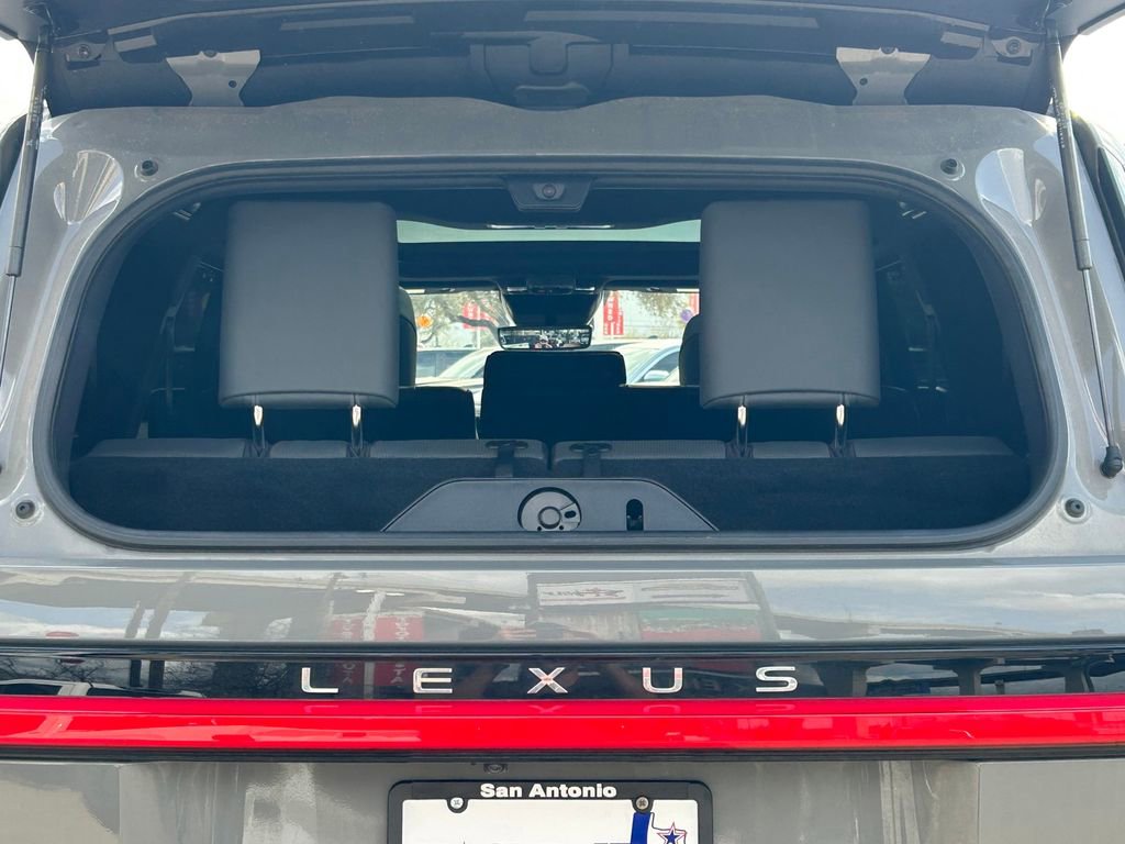 Used 2024 Lexus GX 550 w/ Accessory Package (2T) AWD/4WD image 18
