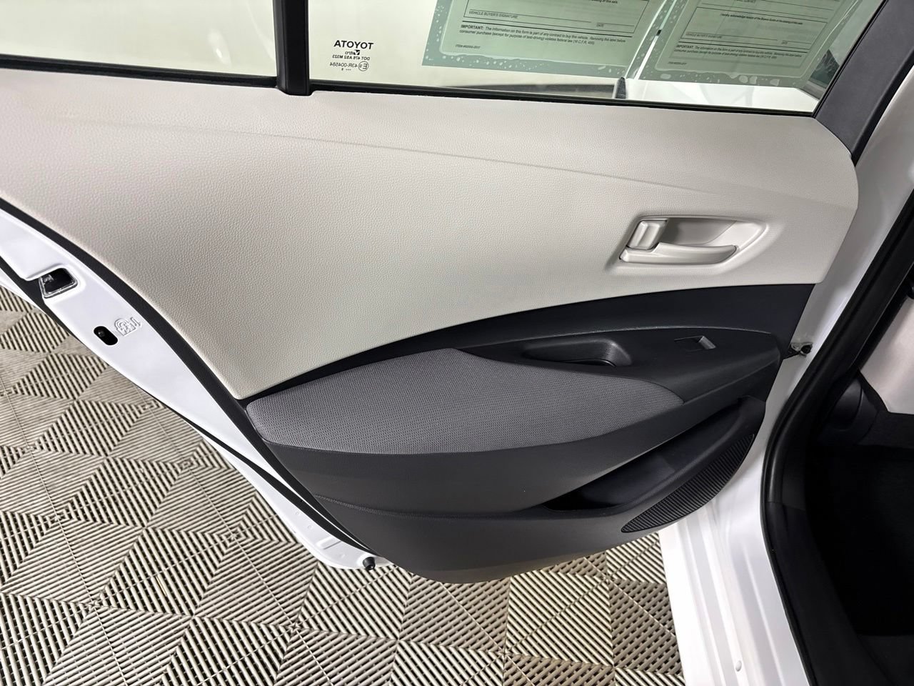 Used 2025 Toyota Corolla LE FWD image 23