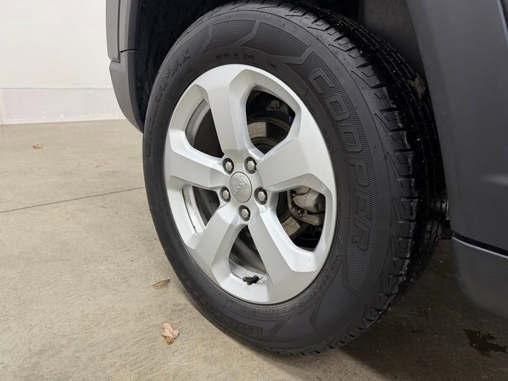 Used 2020 Jeep Compass Latitude w/ Cold Weather Group image 12