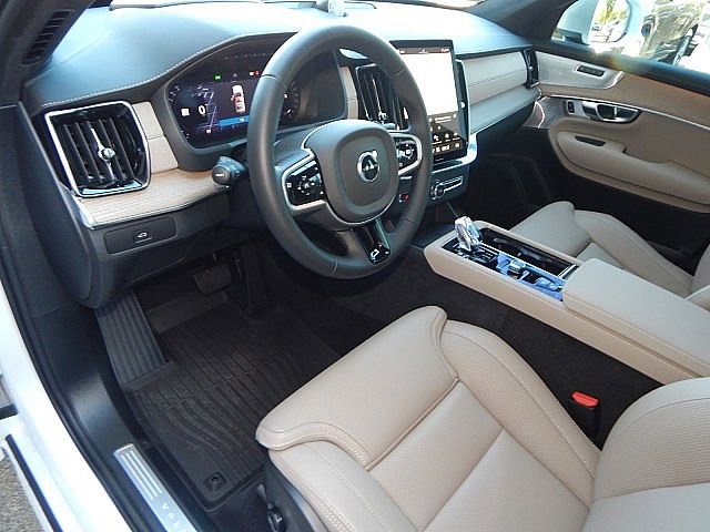 Certified 2026 Volvo XC90 B6 Ultra image 17