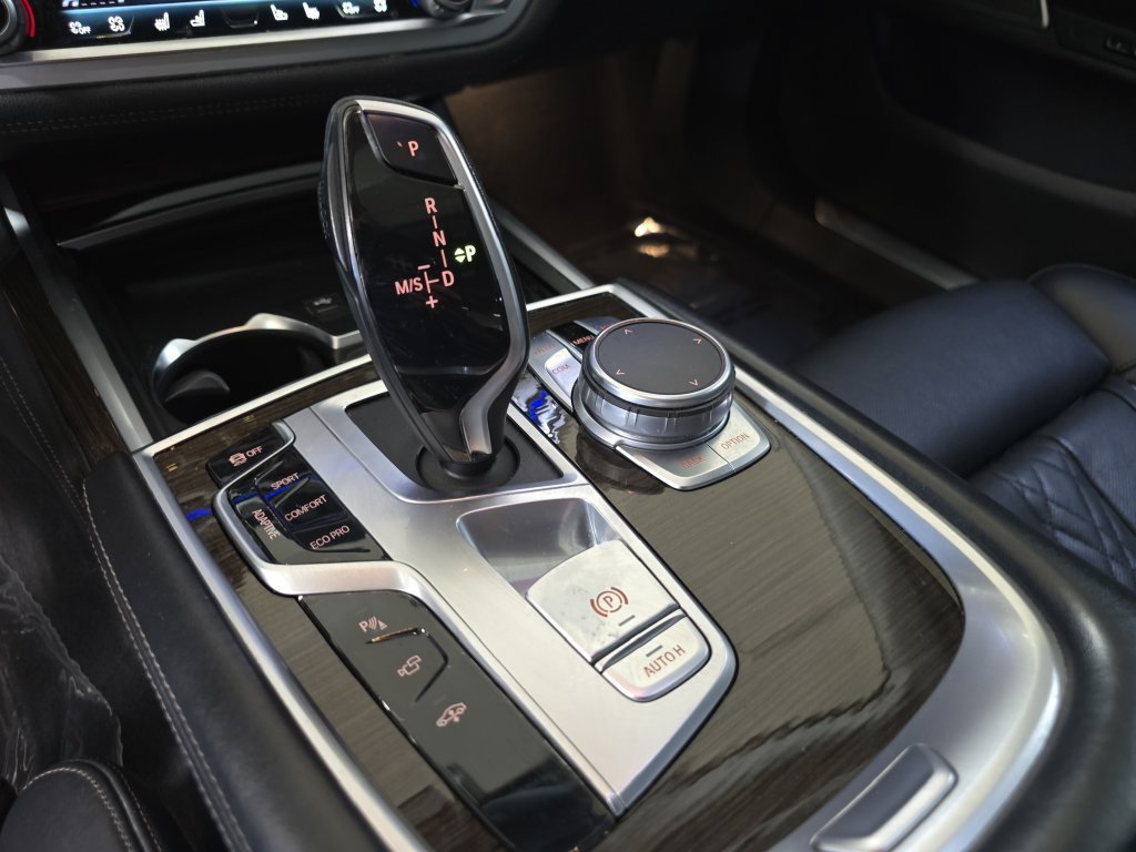 Used 2020 BMW 740i RWD image 23