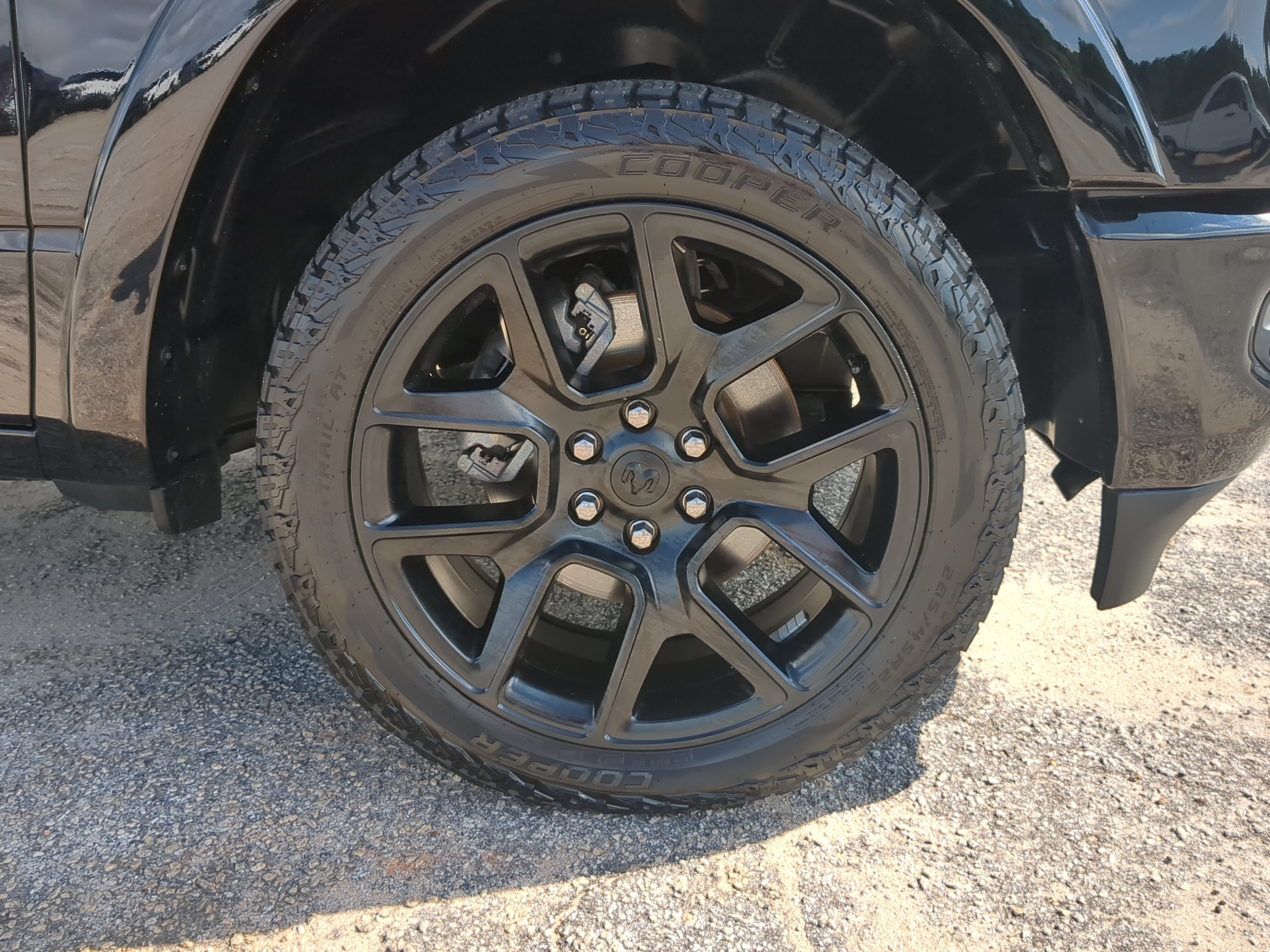 Used 2022 RAM 1500 Laramie AWD/4WD image 9