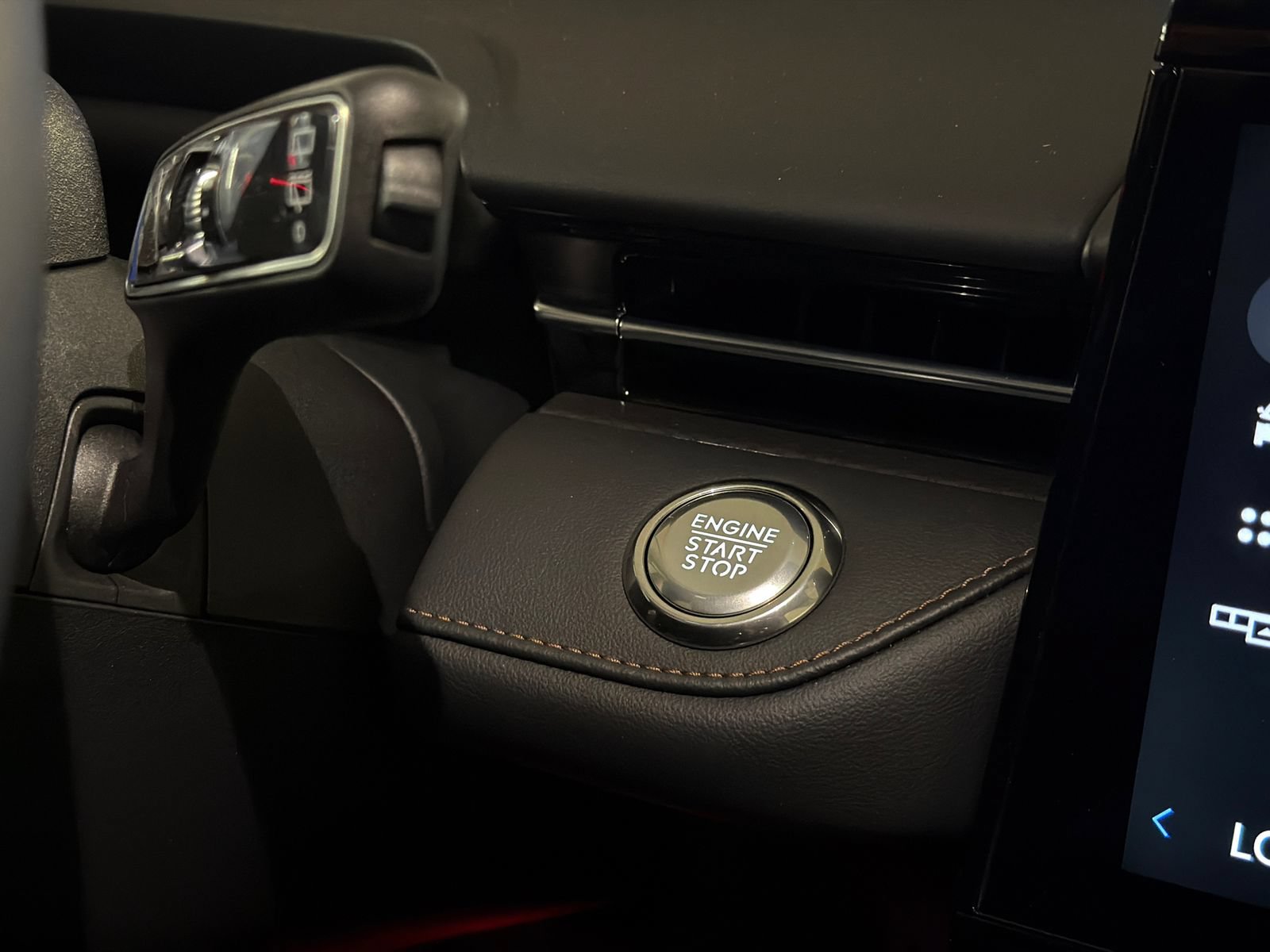 New 2026 Lincoln Nautilus Premier AWD/4WD image 26
