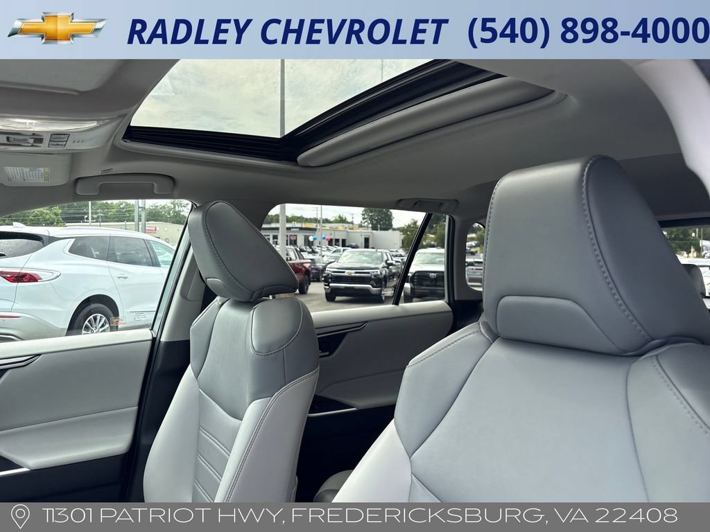 Used 2023 Toyota RAV4 XLE Premium AWD/4WD image 2