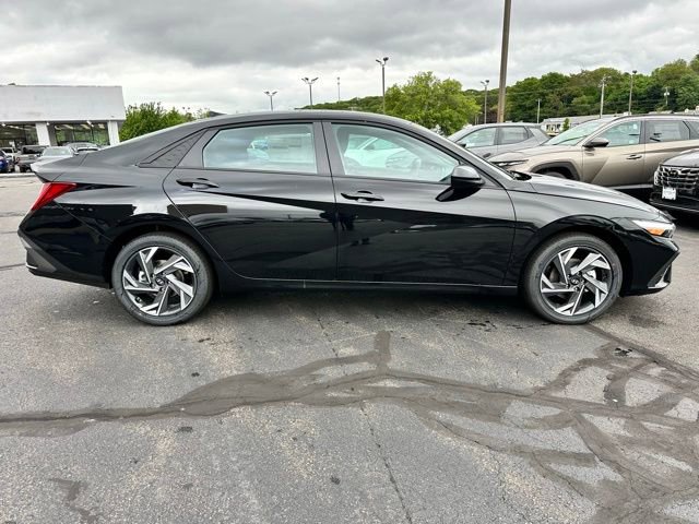 New 2025 Hyundai Elantra SEL image 4