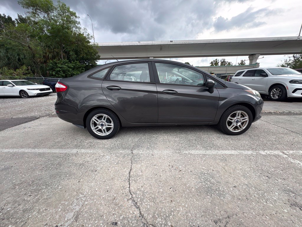 Used 2017 Ford Fiesta SE FWD image 2