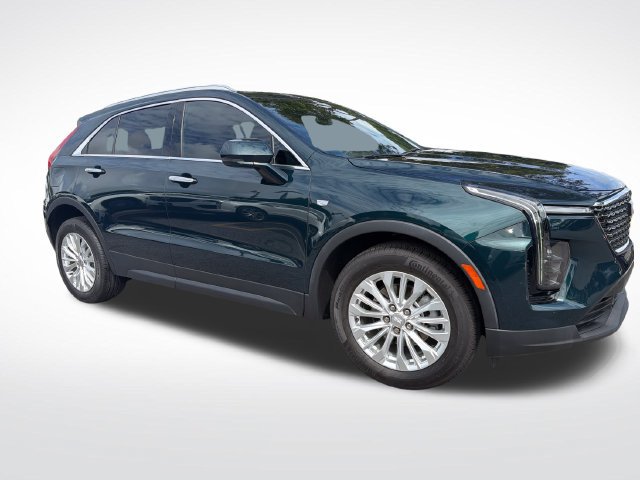 Certified 2024 Cadillac XT4 Luxury w/ Cold Weather Package FWD image 7