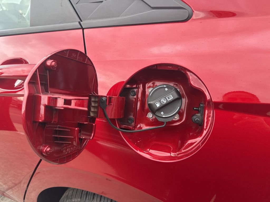 Used 2025 Hyundai Elantra Sport image 18