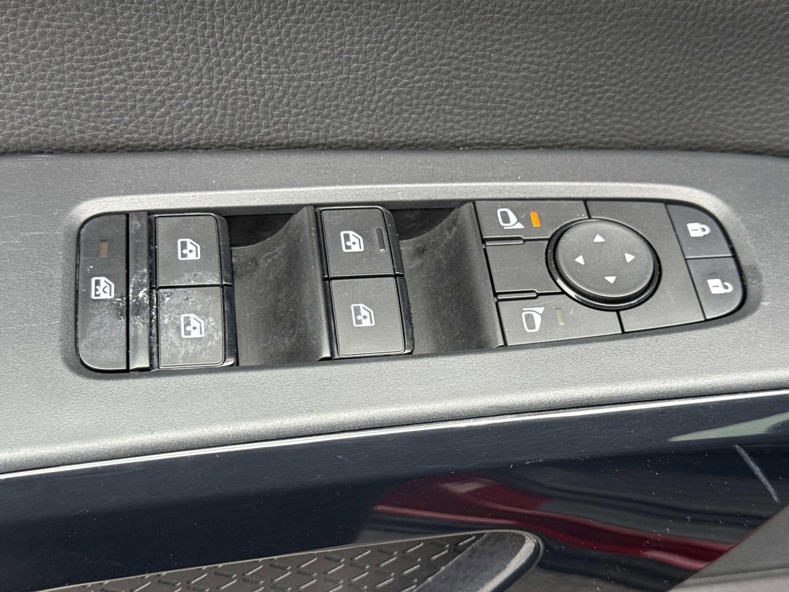 Used 2024 Nissan Pathfinder SV image 22