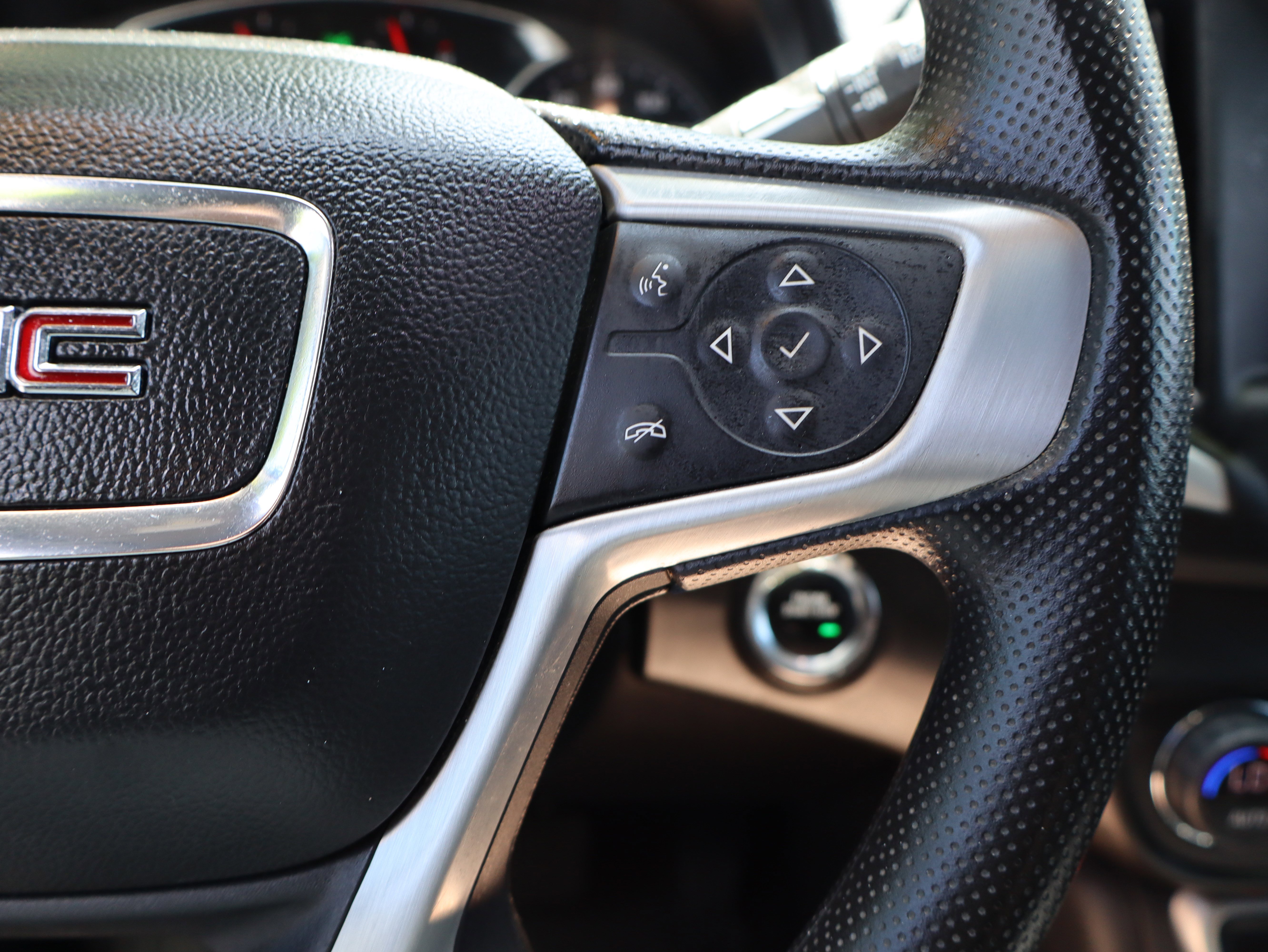 Used 2022 GMC Terrain SLE w/ Driver Convenience Package image 26