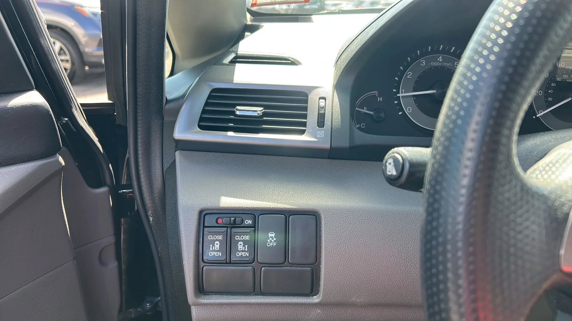 Used 2016 Honda Odyssey SE image 32