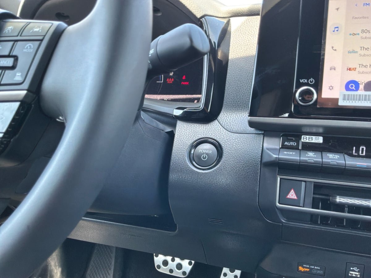 Used 2025 Toyota Camry SE AWD/4WD image 16