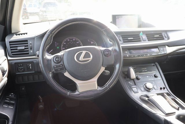 Used 2015 Lexus CT 200h w/ Navigation Package image 7
