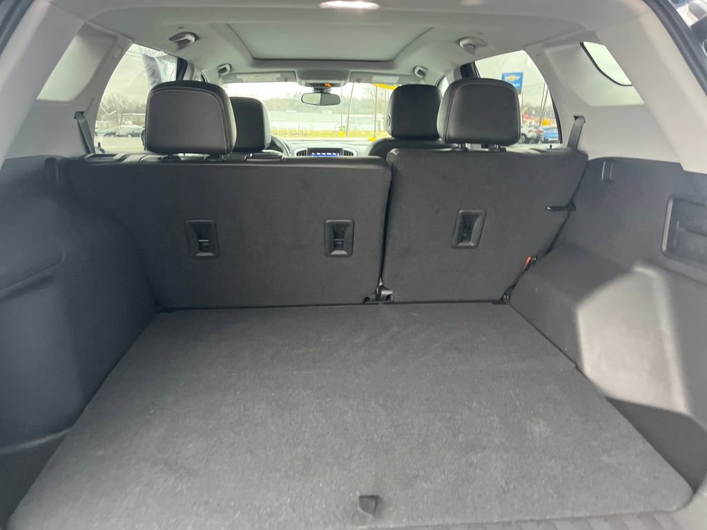 Used 2024 GMC Terrain SLT w/ Tech Package image 25