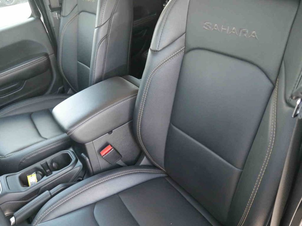 Used 2024 Jeep Wrangler Sahara w/ Technology Group AWD/4WD image 31