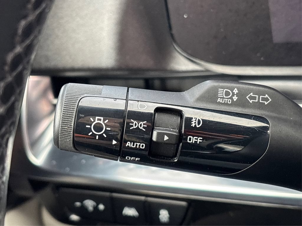 Used 2023 Kia Carnival SX Prestige FWD image 27