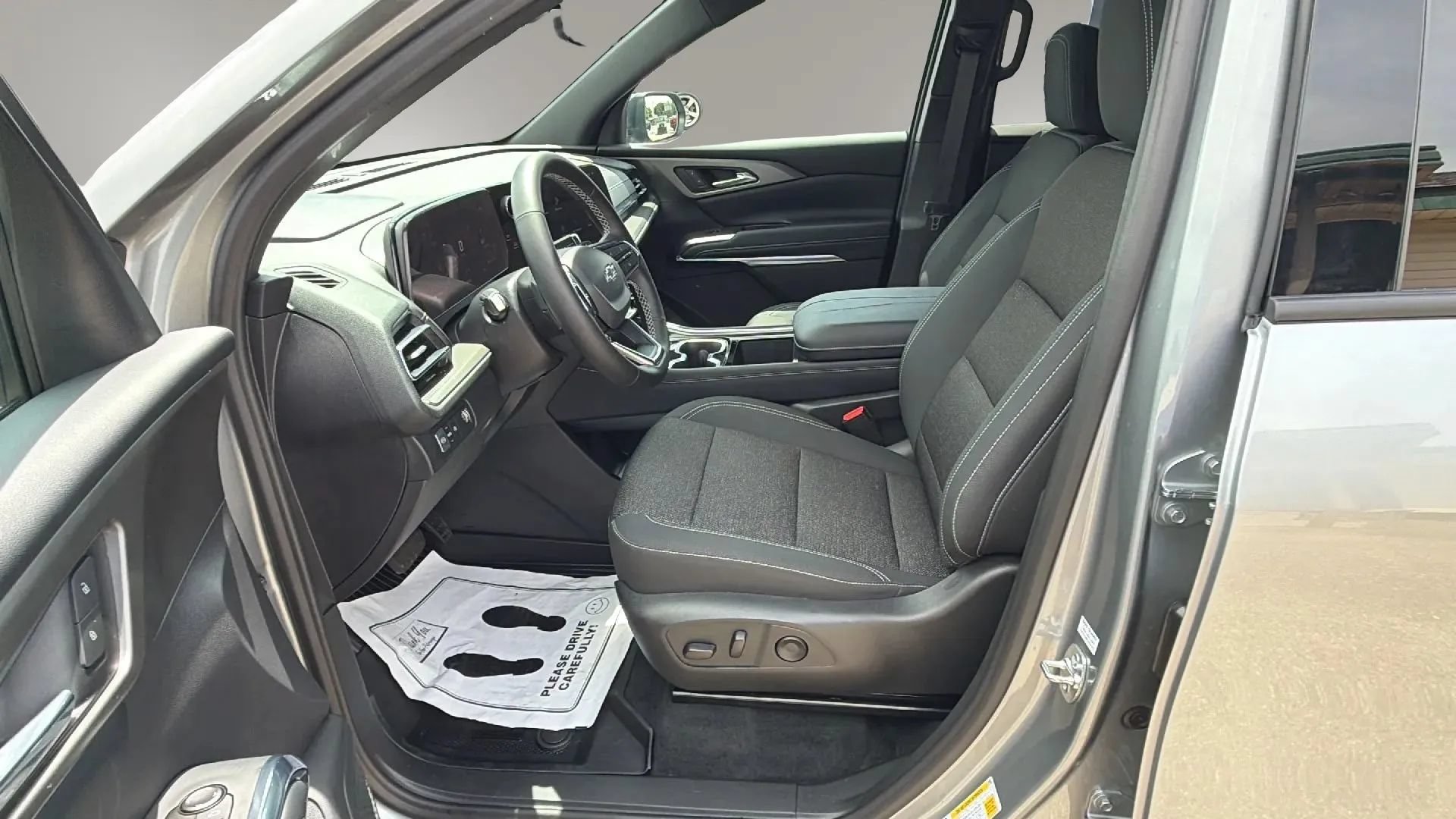 Used 2026 Chevrolet Traverse LT w/ Midnight/Sport Edition FWD image 13