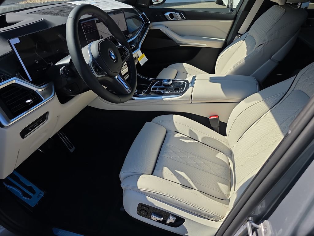 New 2026 BMW X7 M60i image 8