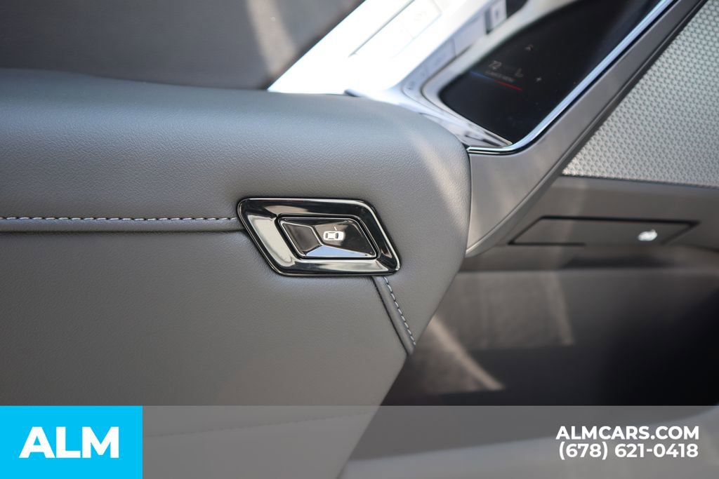 Used 2025 BMW 740i w/ Premium Package image 23