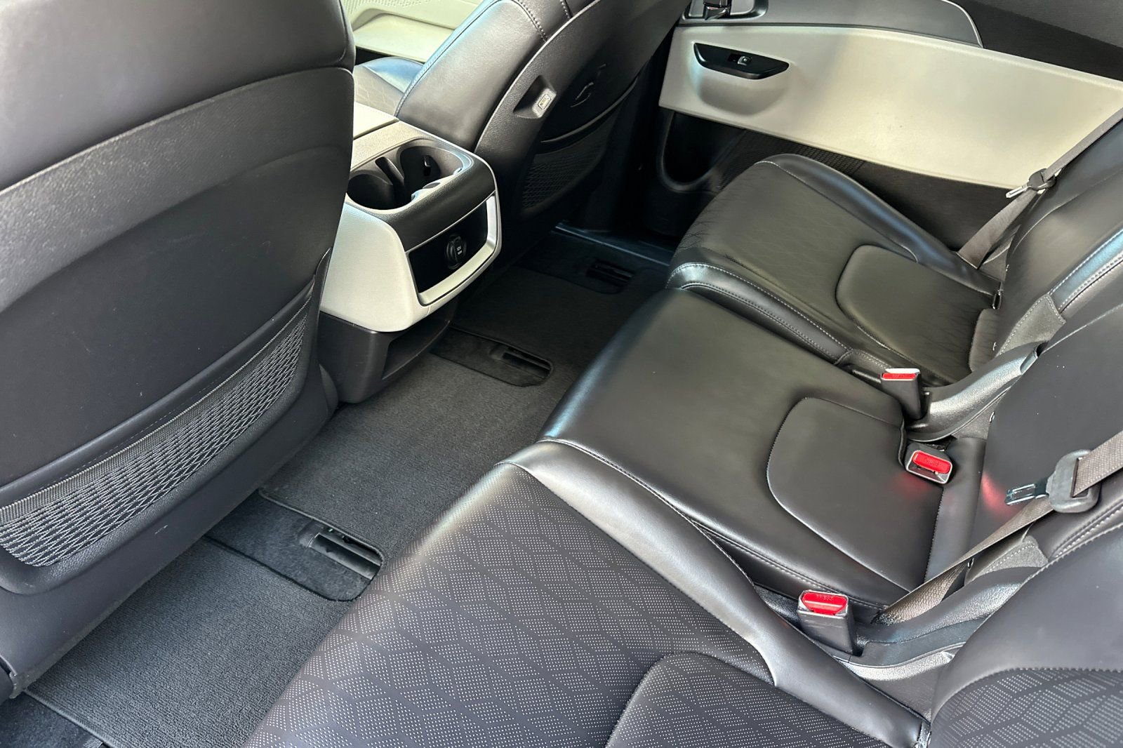 Used 2022 Kia Carnival LX image 13