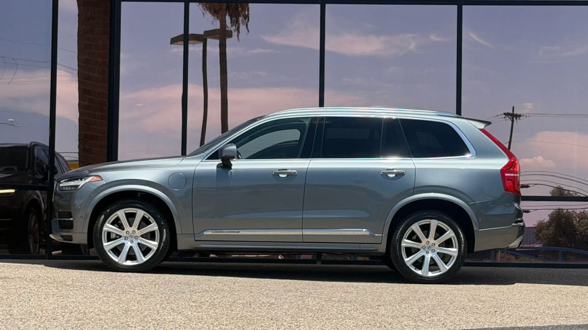 Used 2017 Volvo XC90 T8 Inscription w/ Luxury Package AWD/4WD image 4
